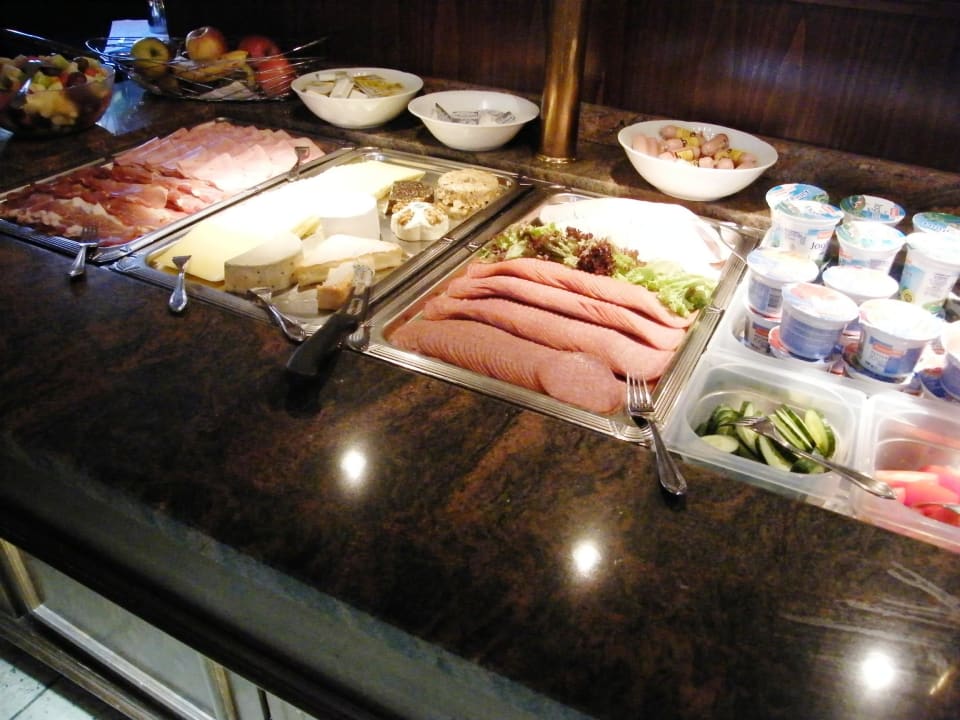 Frühstücksbuffet  Hotel Goldener Adler