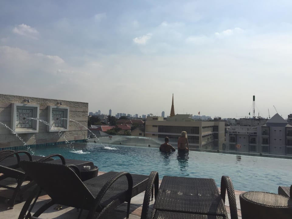 Pool Chillax Resort