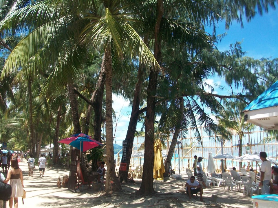 Blick auf Strand Hotel Le Soleil De Boracay
