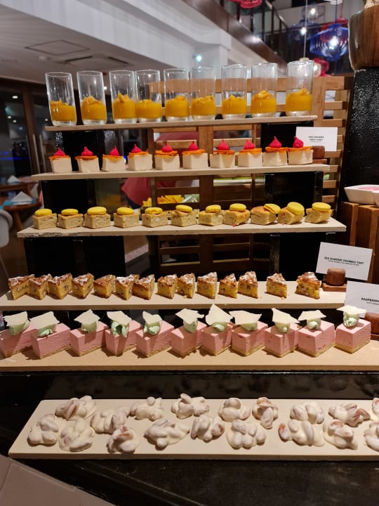 Gastro Mercure Maldives Kooddoo Resort