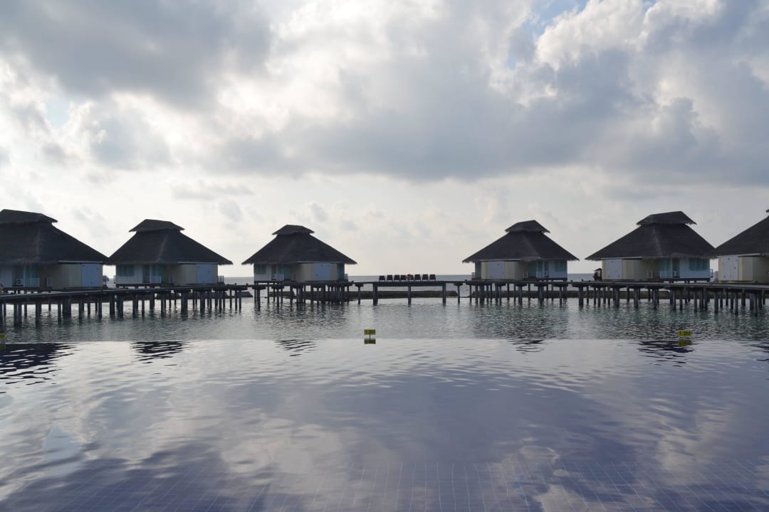 Piscina e mare Ellaidhoo Maldives by Cinnamon