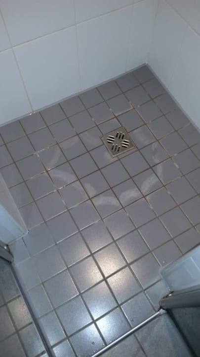 Geputzte Dusche !! All In Red Thermenhotel