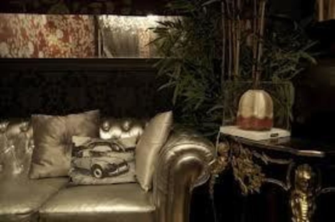 Beau canapé chic Hotel Paris Saint Honore