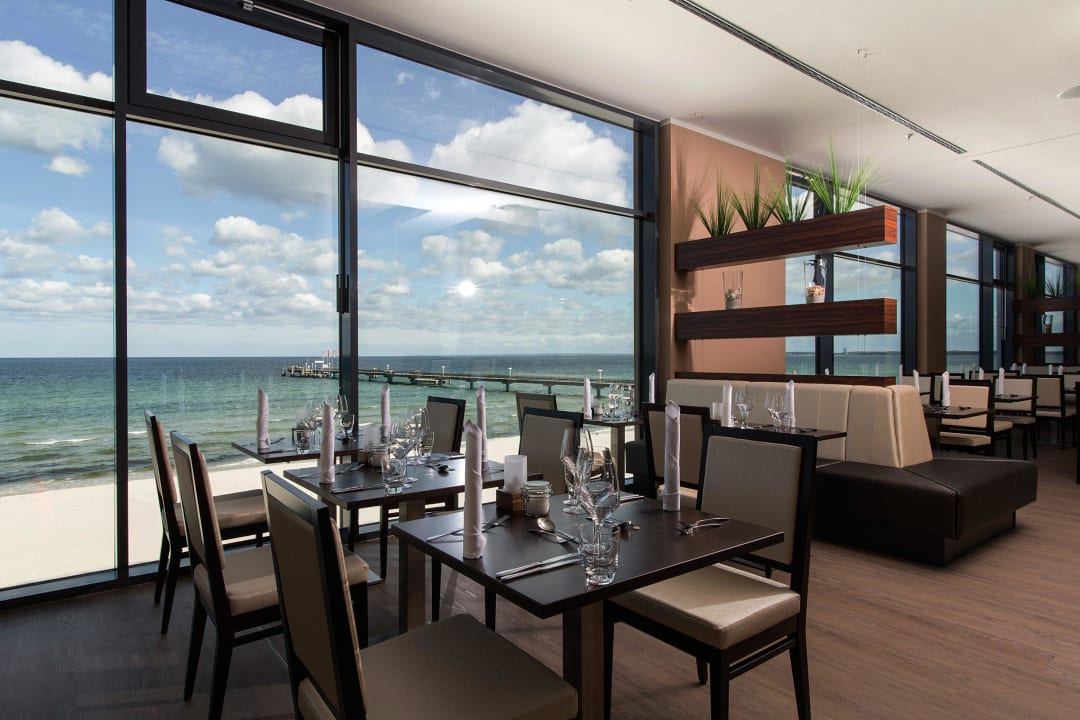 Restaurant COAST 2 Hotel Bayside