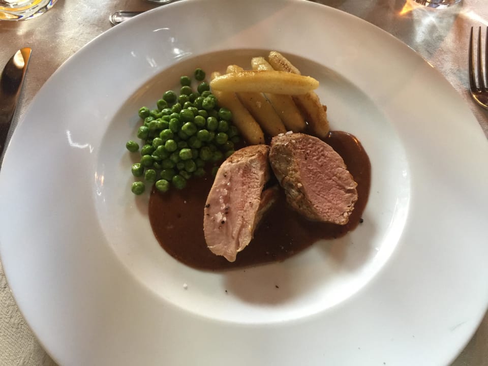 Abendessen ALMGUT Mountain Wellness Hotel