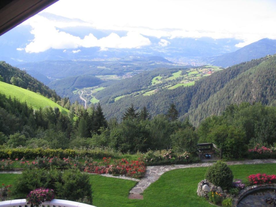 Blick ins Eisacktal Parkhotel Holzerhof