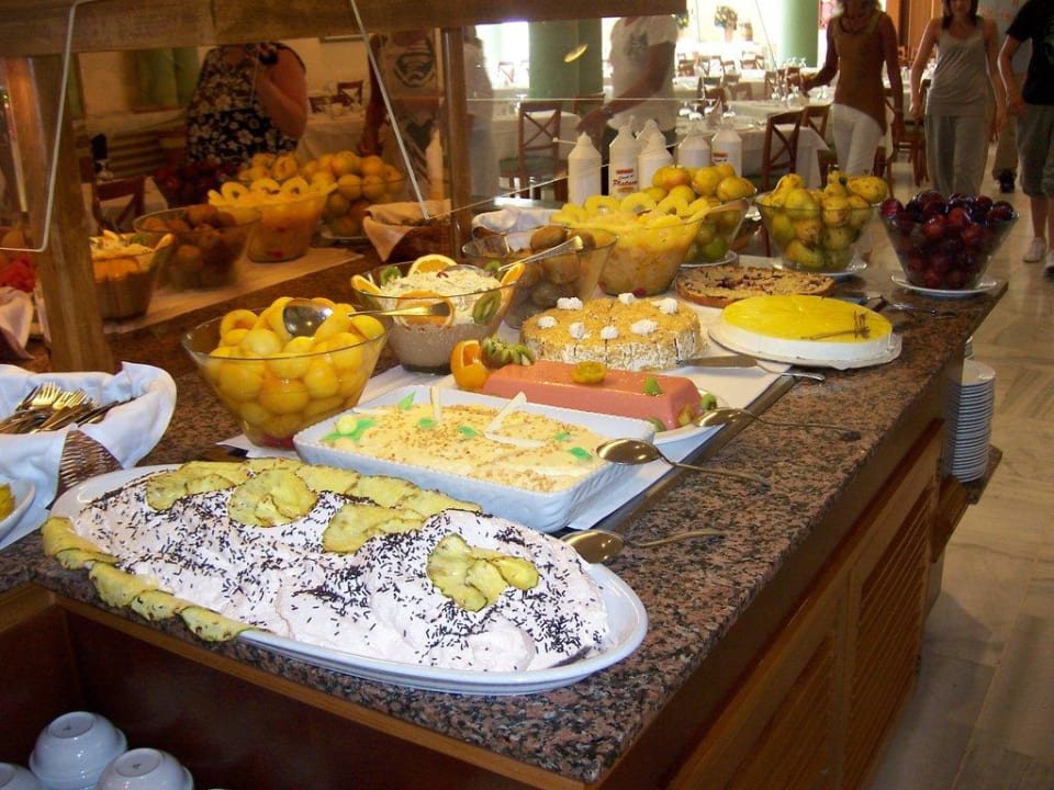 Teil des Abendbuffet/ Obst & Cremespeisen Garbí Cala Millor