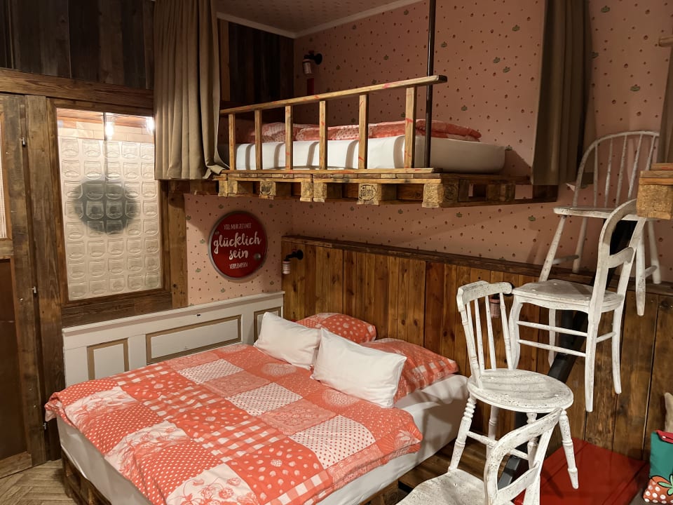 Zimmer Alles Paletti Karls Upcycling Hotel