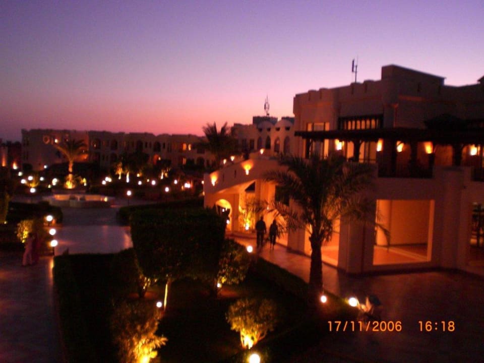 Haupthaus bei Nacht Charmillion Club Resort