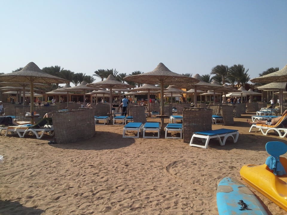 Вид с пирса на пляж Stella Garden Resort & Spa, Makadi Bay