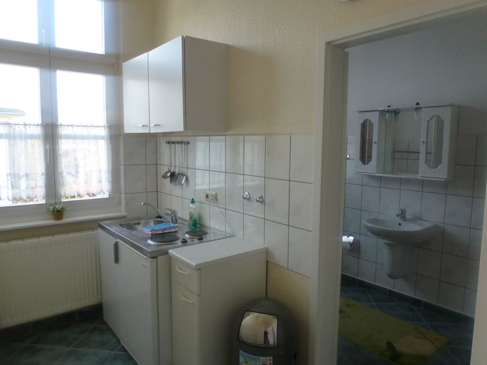 FW 24 Küchenzeile und Du/WC Ferienpension Mittag