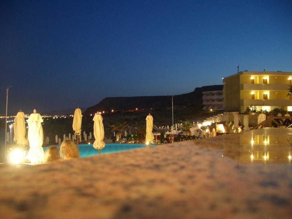 Anlage am Abend Hotel Kalithea Horizon Royal