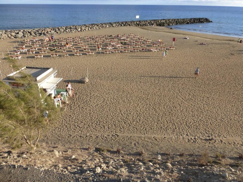  öffentliche Strandbucht mit feinem Sand Hotel Europalace