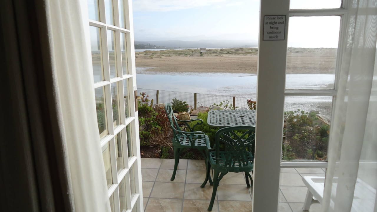 Blick aus Zimmer auf Lagune Guesthouse Milkwood Manor