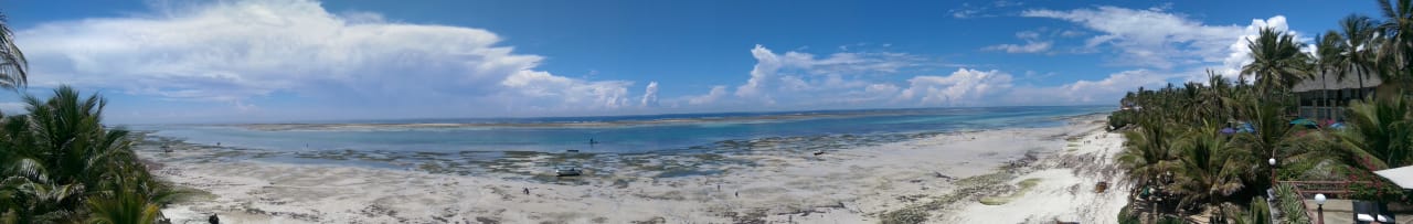 Strand Bahari Beach Hotel