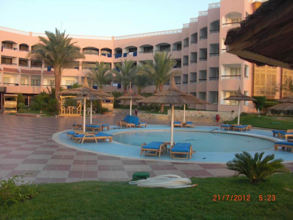 Fast am Strand Beach Albatros Resort