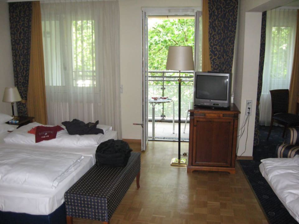 Zimmeransicht Richtung Balkon HYPERION Hotel Berlin