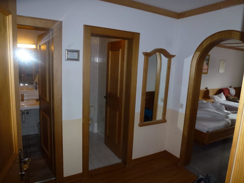 Viel Platz und Stauraum im Zimmer Garni Hotel - Das Alpin Kaiserzeit