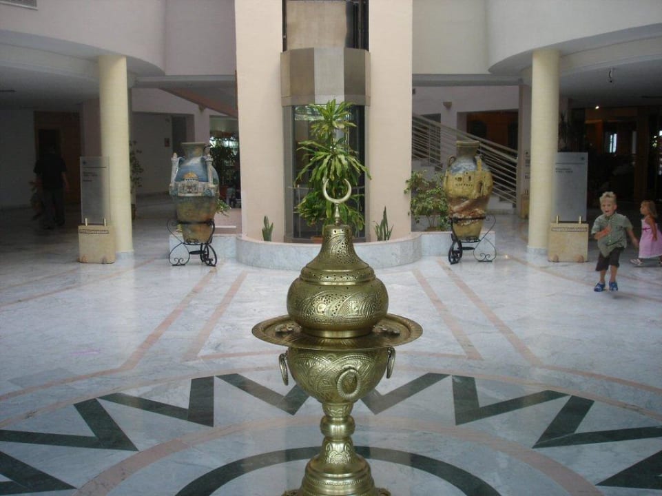 In der Lobby des Hotels Ruspina Beach Resort