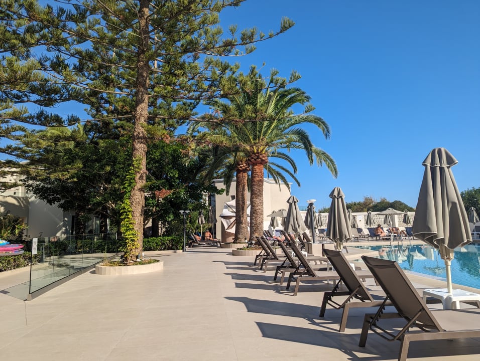 Pool Vantaris Luxury Beach Resort