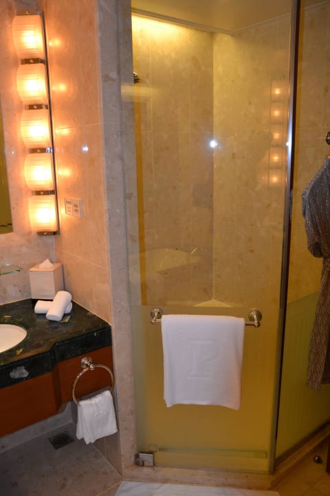 Dusche Hotel The Peninsula Bangkok