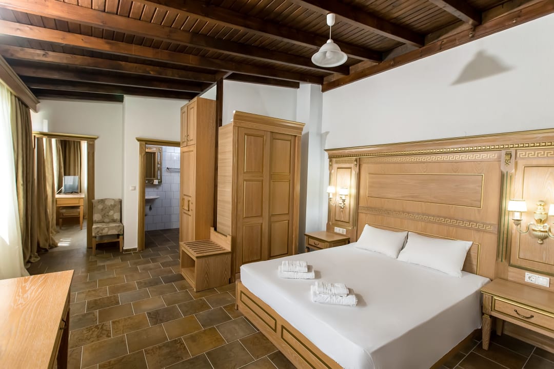 Zimmer Greek Pride Seafront Hotel