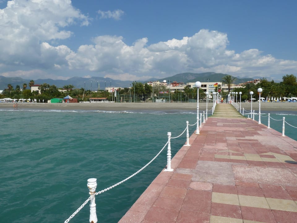 Blick vom Steg auf den Hotelstrand Labranda Alantur Resort