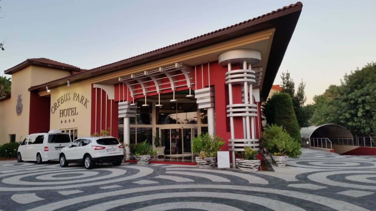 Eingang Hotel Orfeus Park