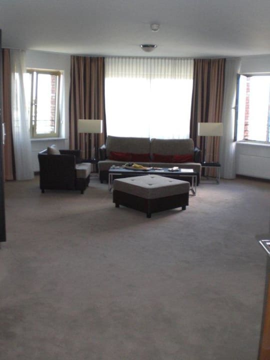 Riesiger Wohnraum Lindner Hotel Frankfurt Main Plaza, part of JdV by Hyatt