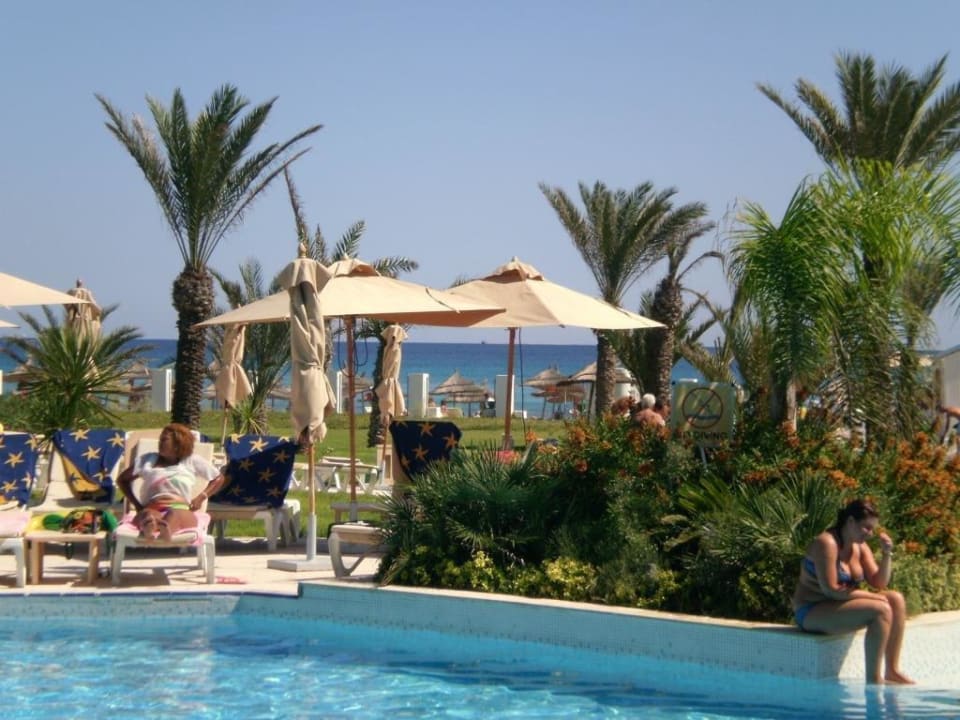 Blick von Liege über Pool zum Meer Iberostar Selection Royal El Mansour