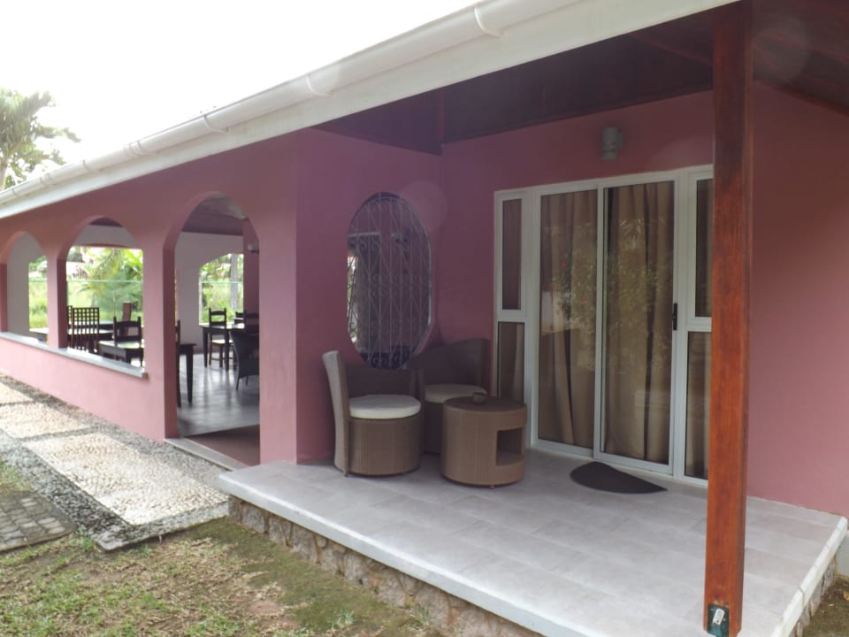 Zimmer mit Terrasse von außen L'Oasi Guesthouse