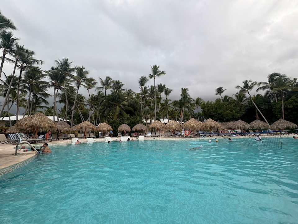 Pool Grand Palladium Palace Resort Spa & Casino - All Inclusive
