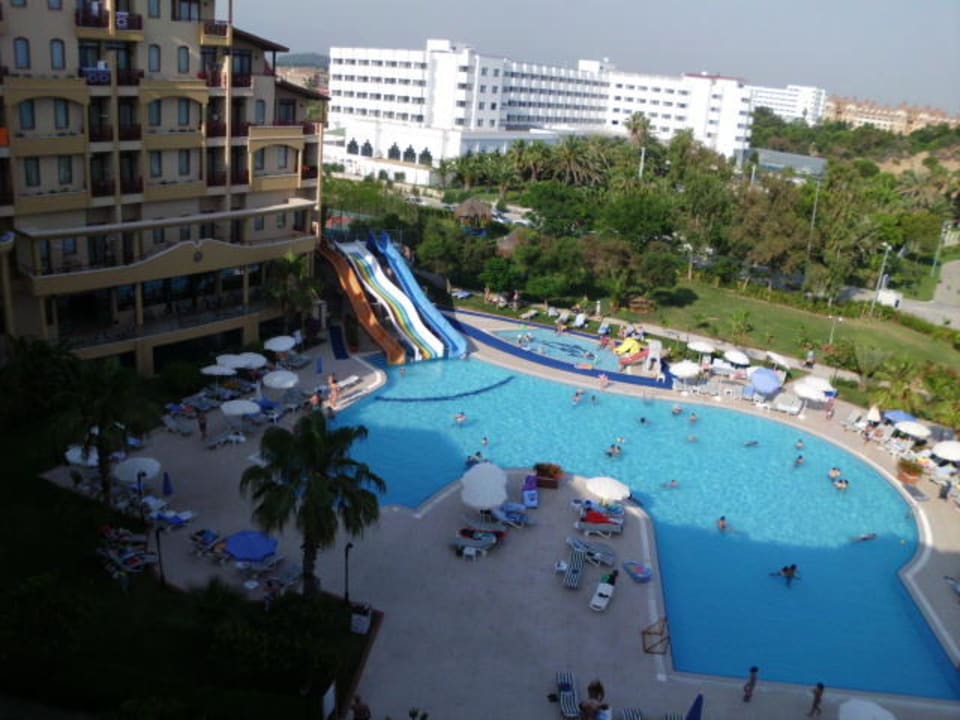 Poollandschaft vom Zimmer aus Bella Resort & Spa