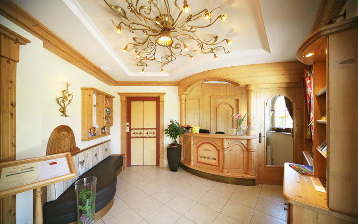 Rezeption - Eingangsbereich Hotel Loipenstub'n