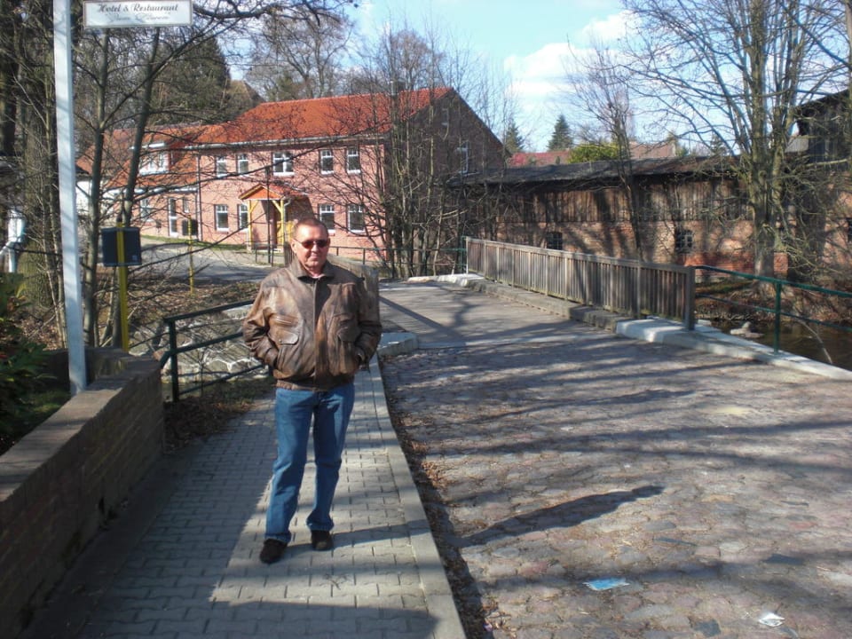 Brücke zum Hotel Hotel zum Löwen