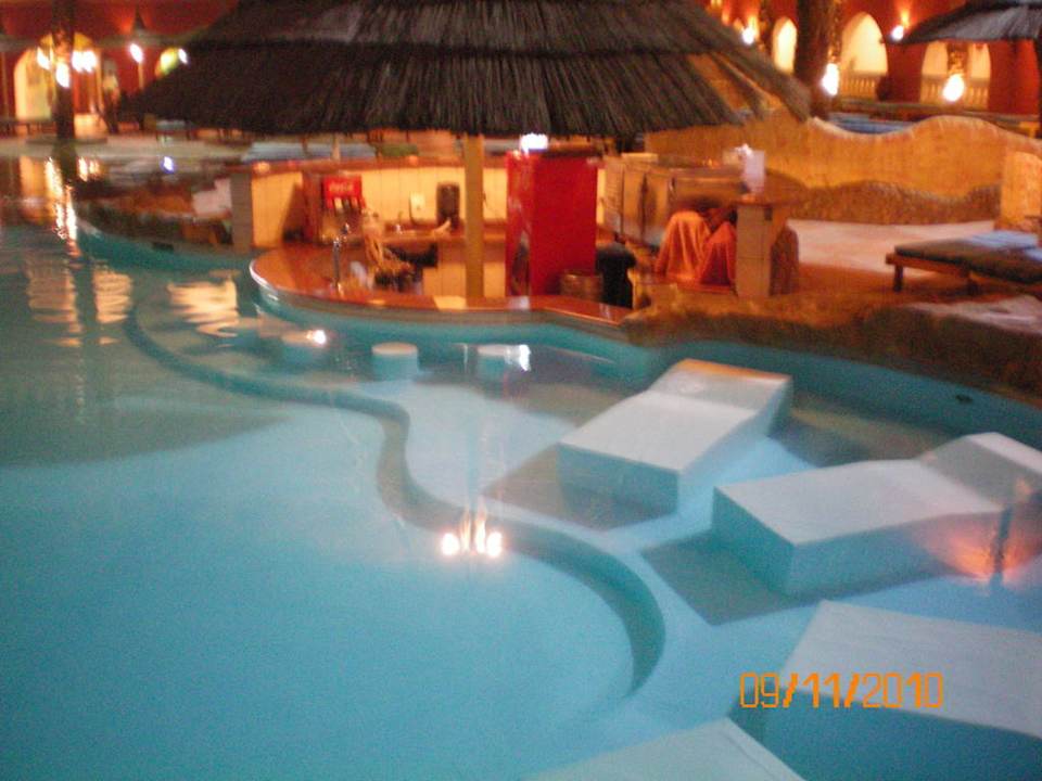 Activpool am Abend Pickalbatros Alf Leila Wa Leila Resort - Neverland Hurghada