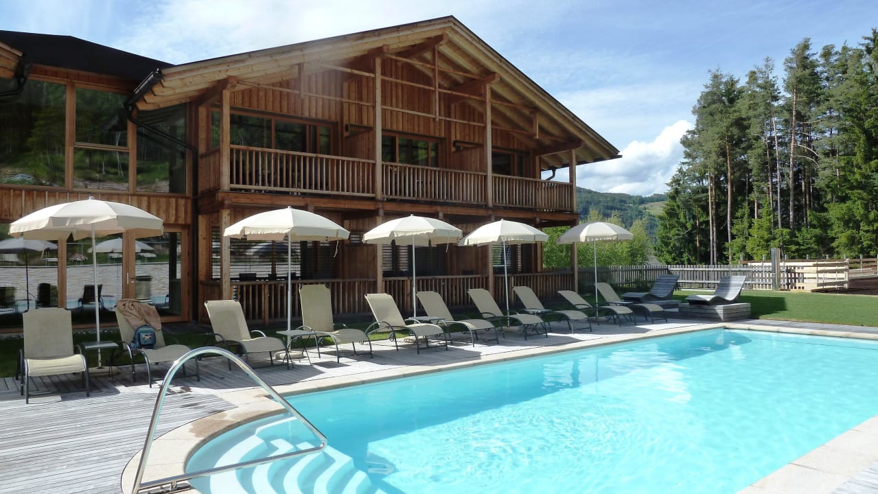 Hotel von hinten mit Pool Hotel Vigilerhof