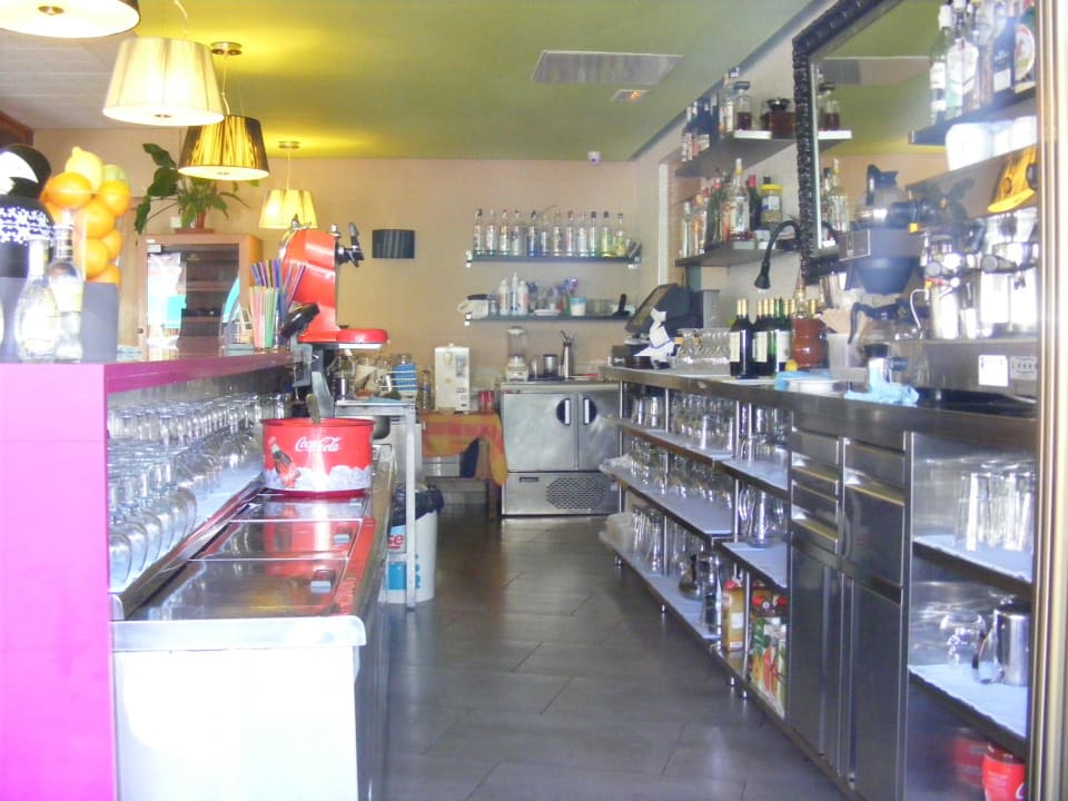 Die renovierte Bar Hostel Neptuno