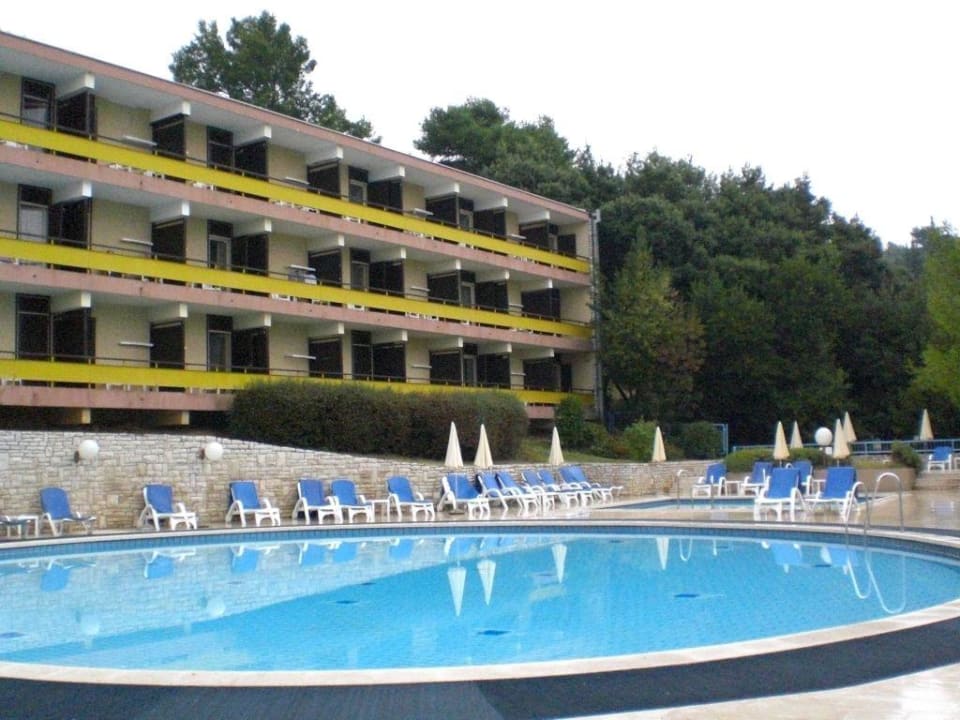 Außenansicht mit Pool Sunny Rabac by Valamar