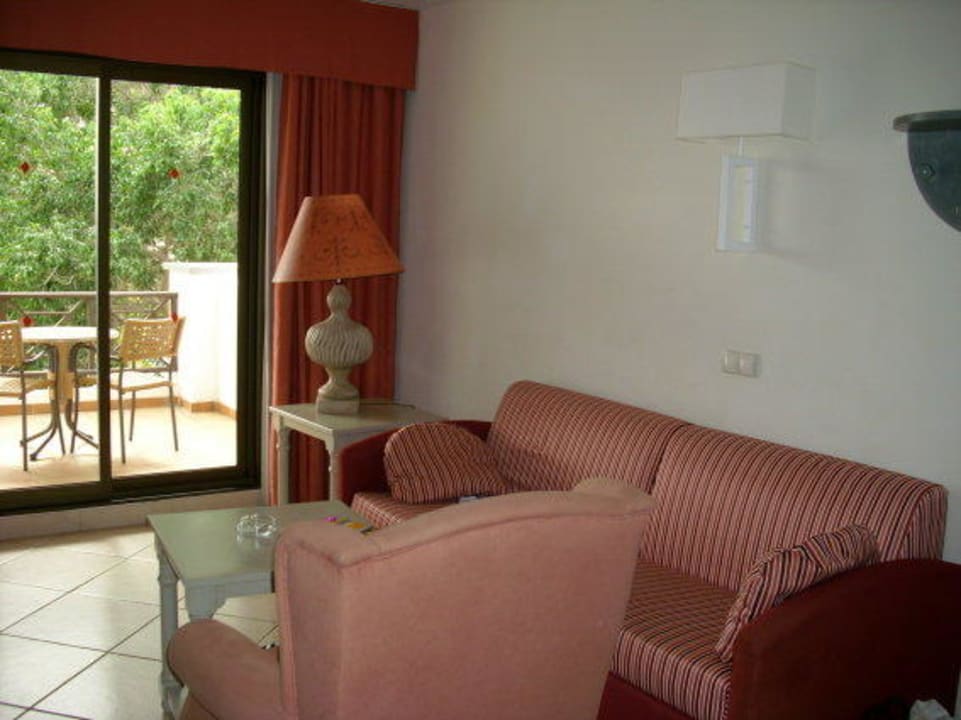 Couchecke mit Blick auf den Balkon allsun App.-Hotel Albatros