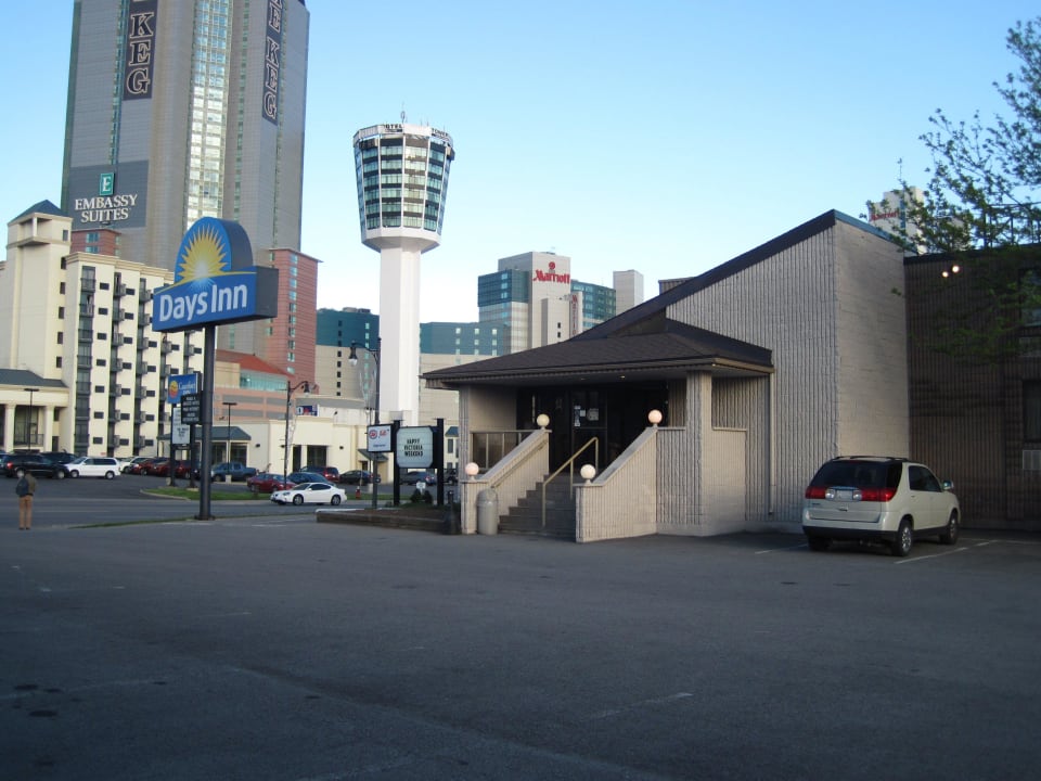 Eingang Rezeption  Hotel Days Inn - Near the Falls