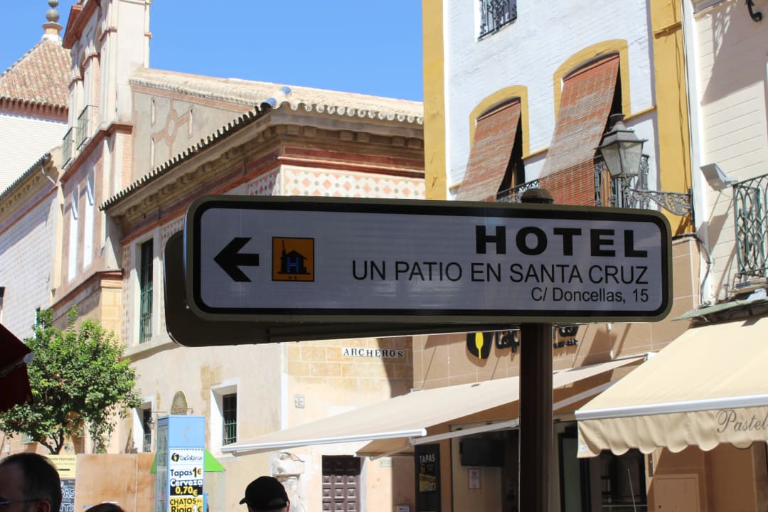 Wegweiser Hotel Patio de las Cruces
