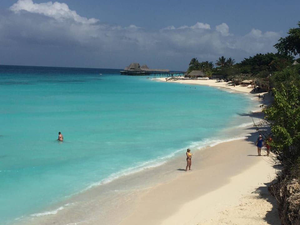 Blick vom Hotel zum Strand nach rechts Hotel Riu Palace Zanzibar