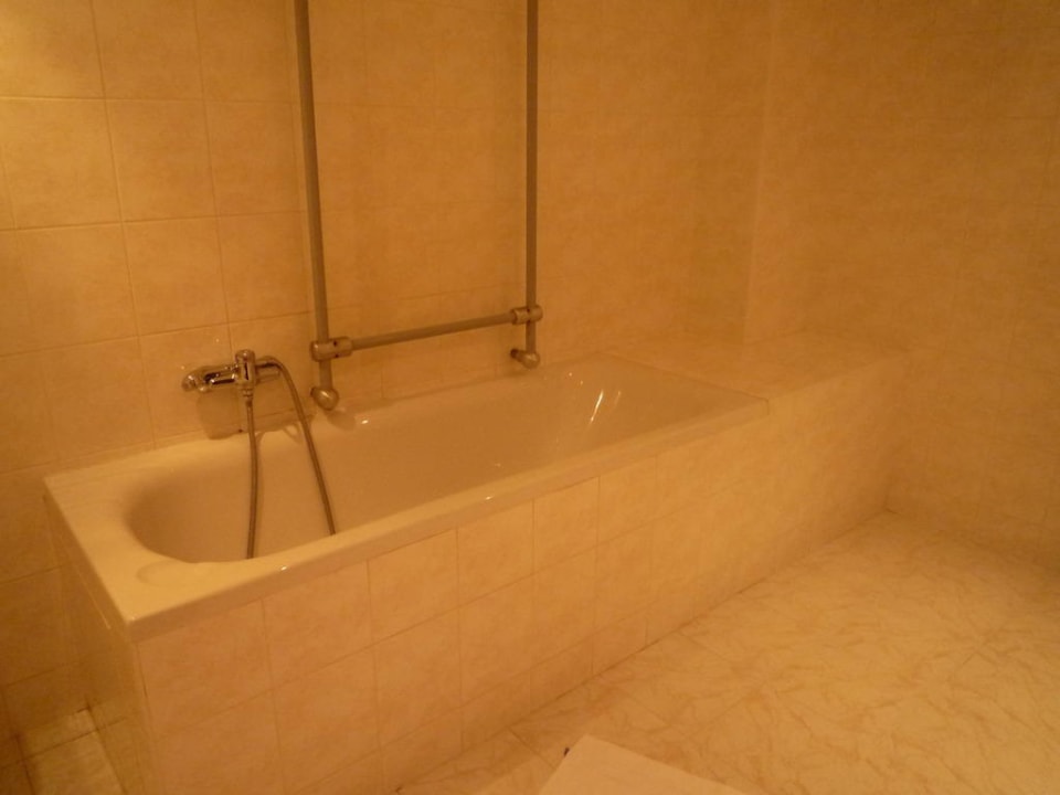 Bad im Behindertenzimmer Hotel Globus