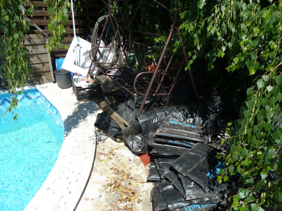 So sah es neben dem Pool aus Amira Boutique Hotel Hévíz Wellness & Spa