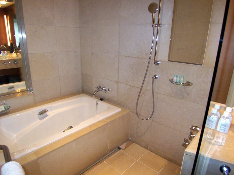 Badezimmer mit Wanne und ebener Dusche Hotel Grand Hyatt Tokyo