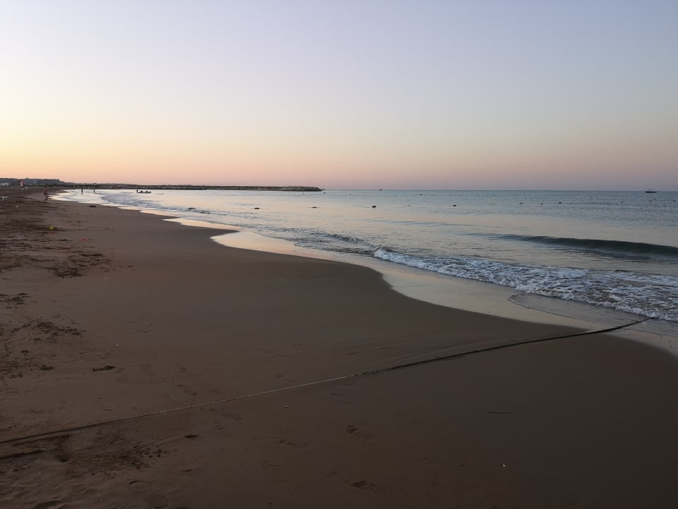 Strand Kamelya Aishen Club