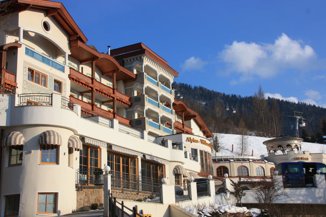 Außenansicht Hotel Alpina Alpendorf