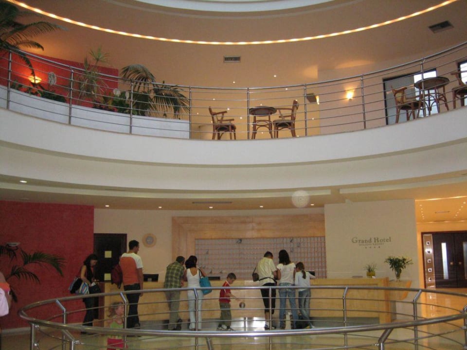 Rezeption  Grand Hotel Holiday Resort
