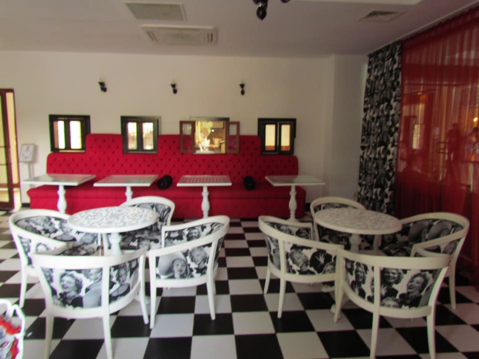 Монро Hotel Alara Kum